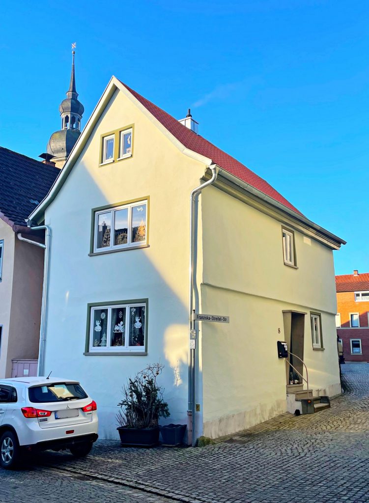 Kernsaniertes Stadthaus für Singles, Paare, Familien und Kapitalanleger in Mellrichstadt