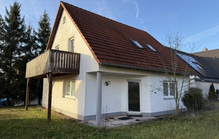 Freistehendes EFH mit Garten, Terrasse und Balkon